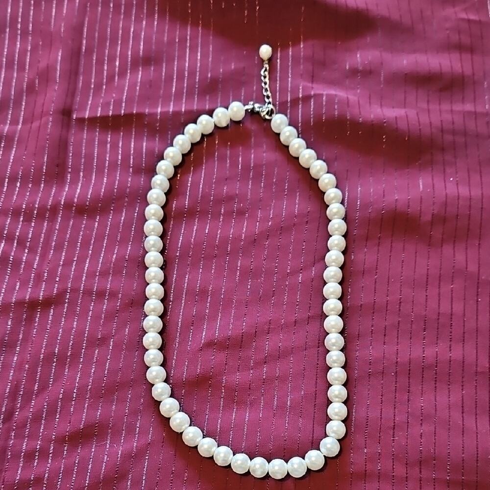 7 Assorted Handmade Faux Pearl Necklaces - Picture 6 of 8